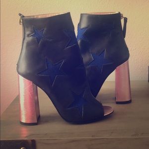 Tommy Hilfiger 💙 Leather Metallic Star Ankle Boot